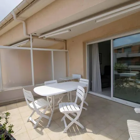 Bright Cocoon With Terrace And Sea View Апартаменты *